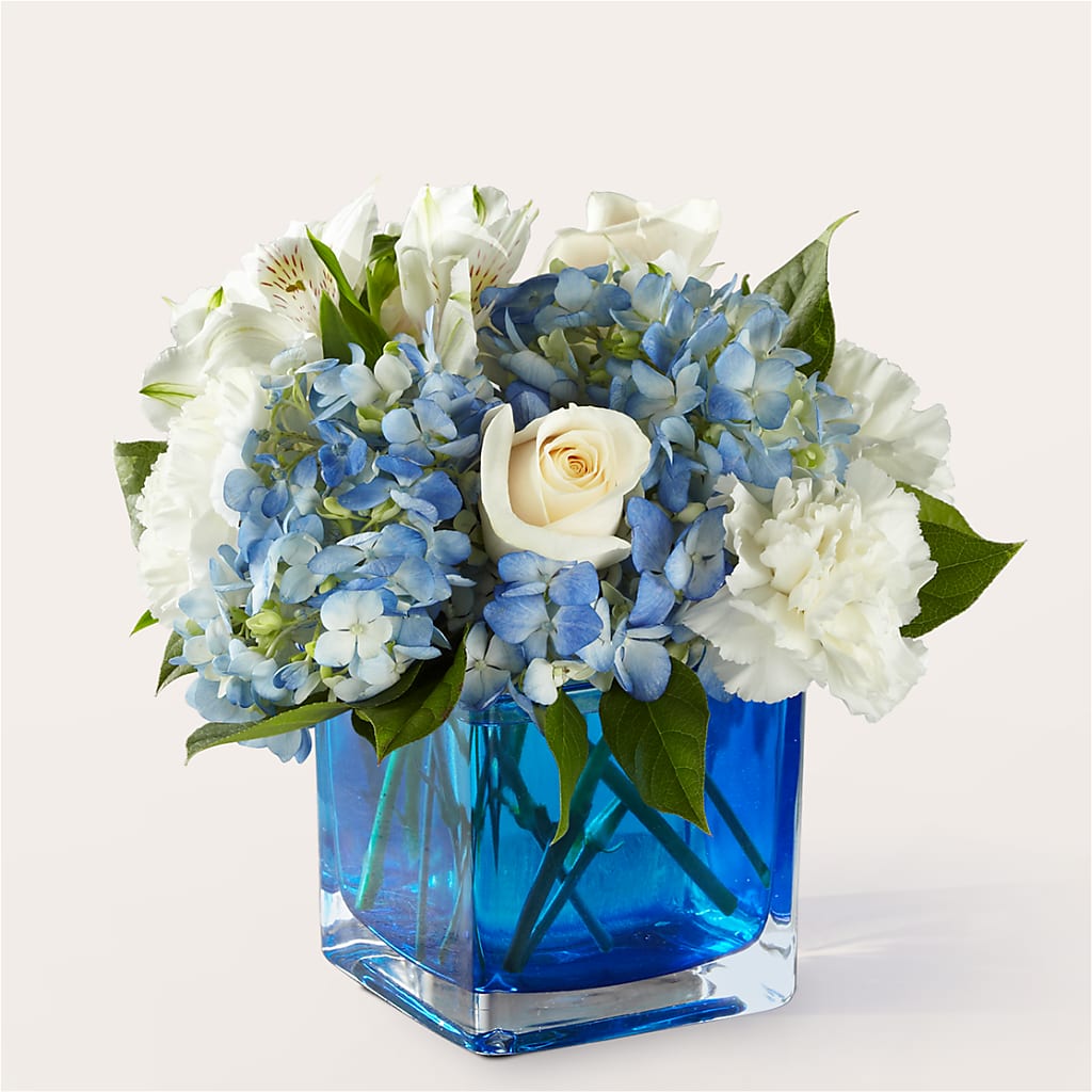 Soothing Waters Bouquet – Day Dream Bokay Llc, Jonesborough TN
