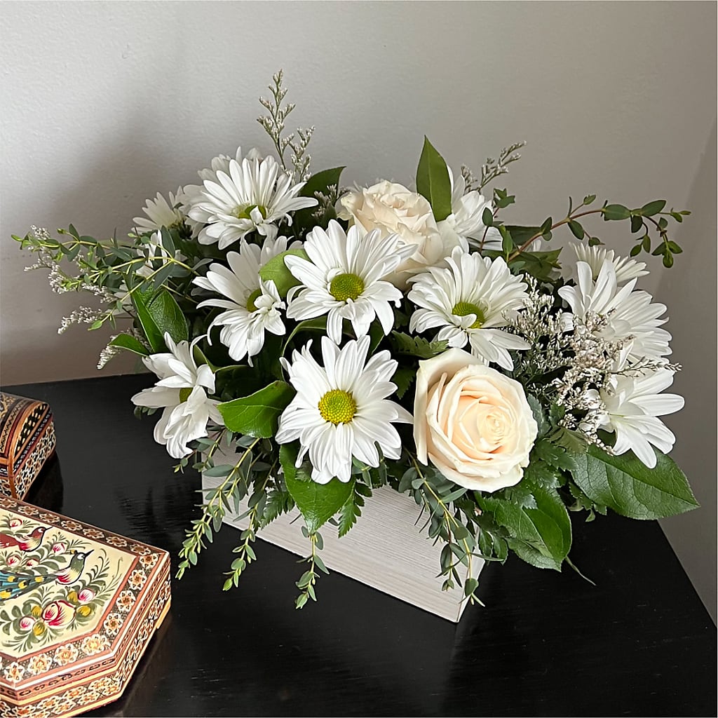Fresh Linen Box Bouquet –  Day Dream Bokay Llc, Jonesborough TN