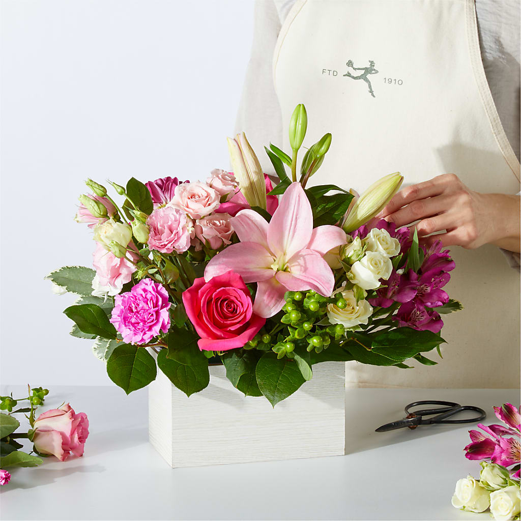 Sweetberry Box – A Florist Original –  Day Dream Bokay Llc, Jonesborough TN