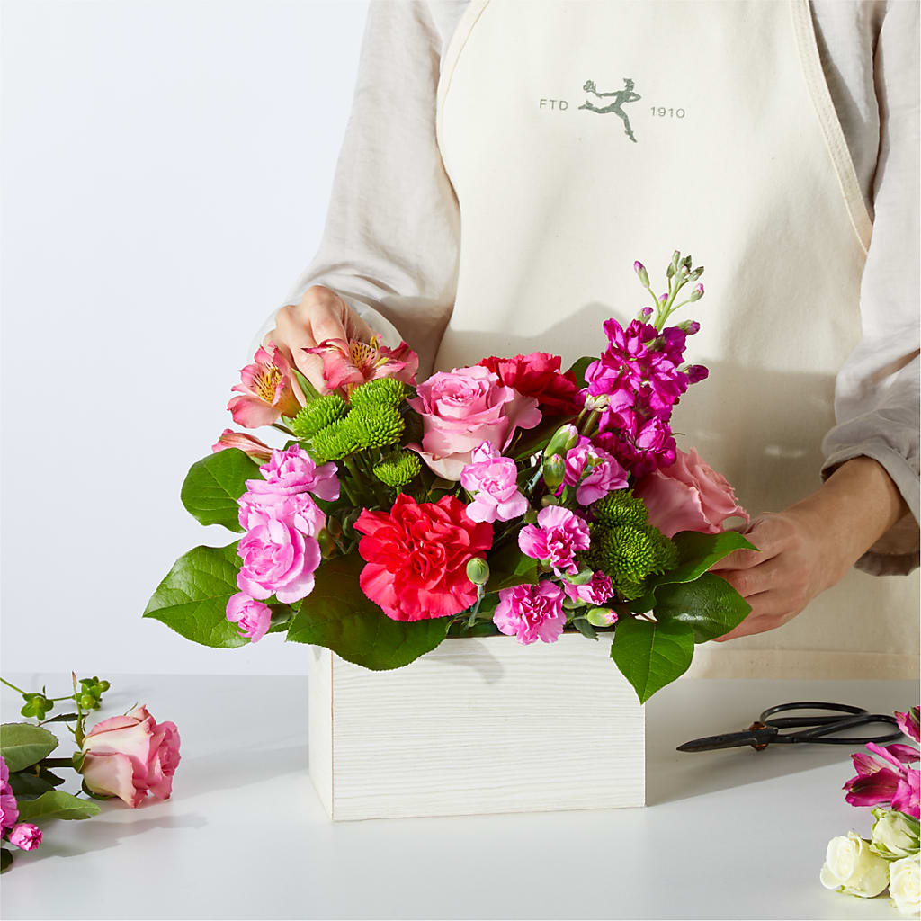 Sweetberry Box – A Florist Original –  Day Dream Bokay Llc, Jonesborough TN