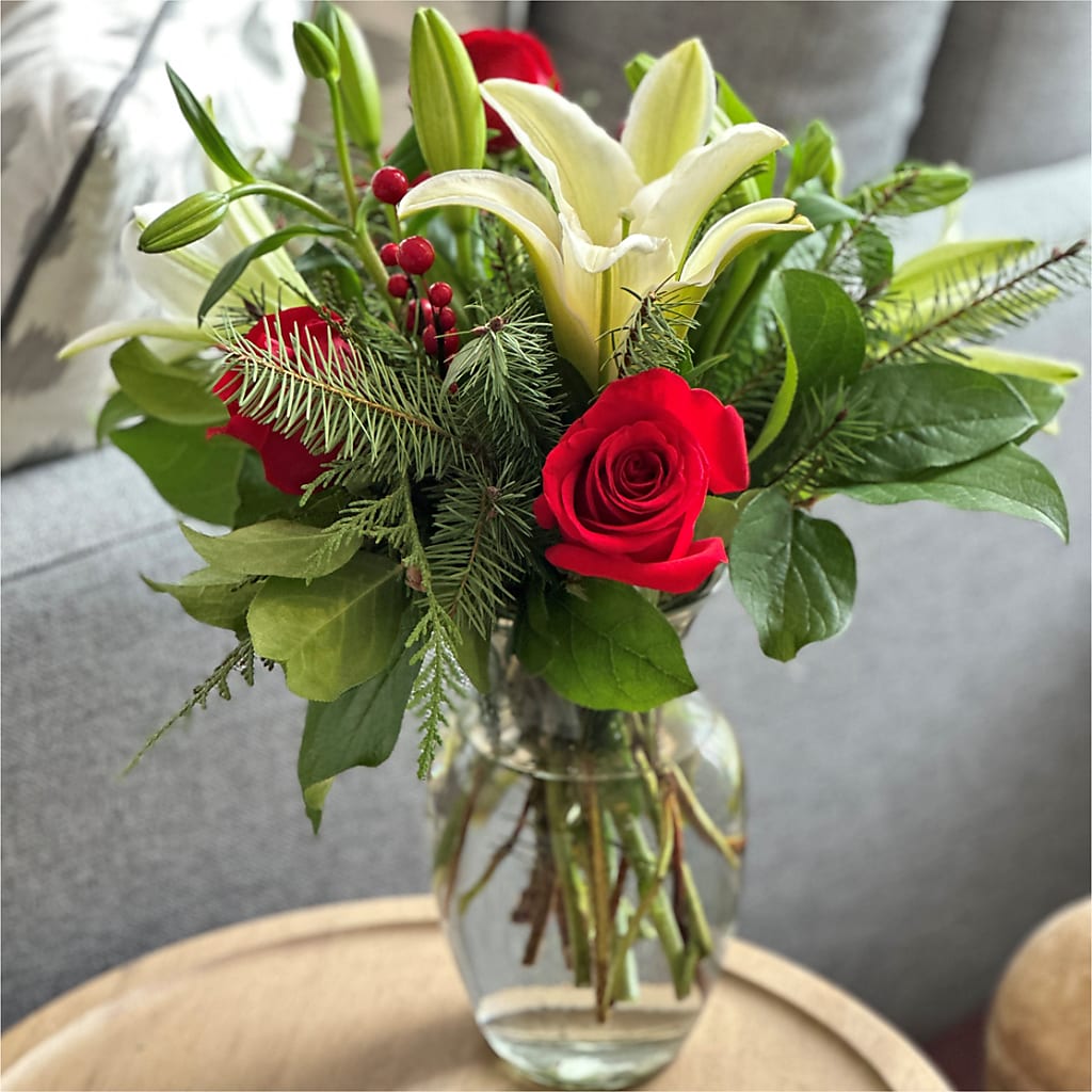 Sparkling Snowflakes Bouquet –  Day Dream Bokay Llc, Jonesborough TN