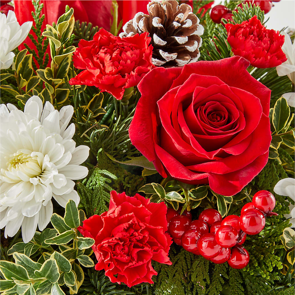 Holiday Soiree Centerpiece –  Day Dream Bokay Llc, Jonesborough TN