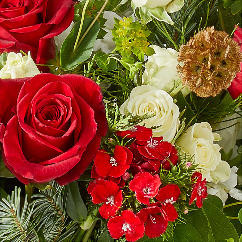 Deck the Halls Bouquet –  Day Dream Bokay Llc, Jonesborough TN